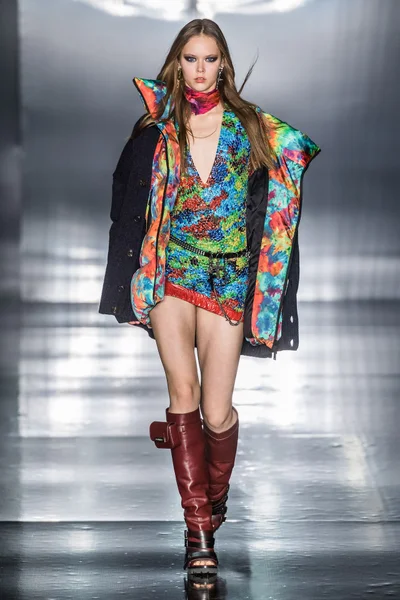 Look 18
